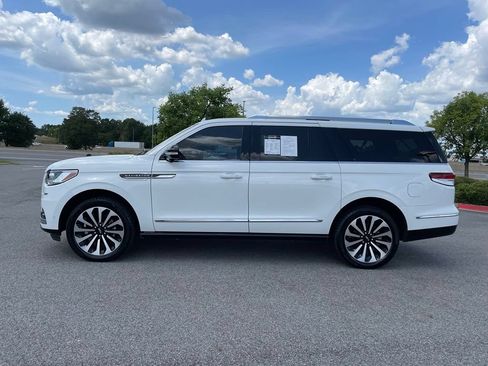 Used 2023 Lincoln Navigator L Reserve AWD/4WD image 3