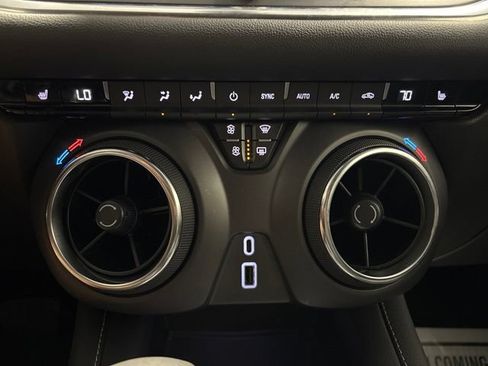 Used 2025 Chevrolet Blazer LT AWD/4WD image 21