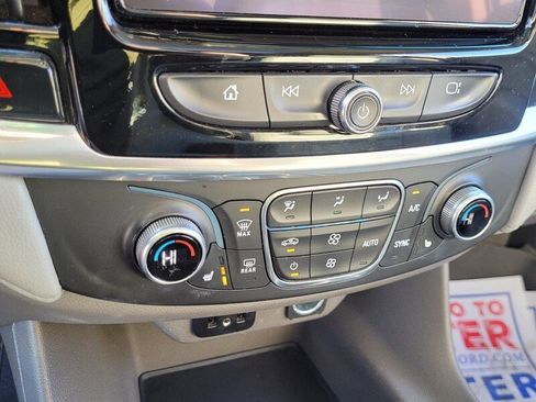 Used 2019 Chevrolet Traverse LT w/ LT Premium Package image 20