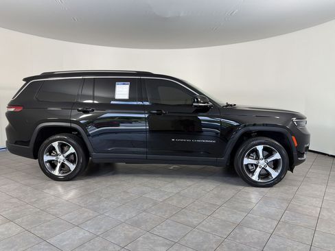 Used 2023 Jeep Grand Cherokee L Limited w/ Luxury Tech Group II AWD/4WD image 8