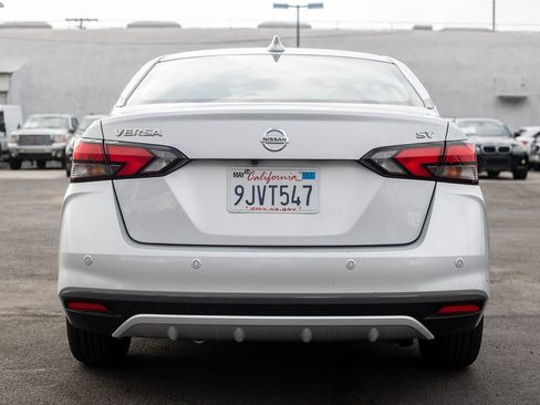 Used 2021 Nissan Versa SV image 12