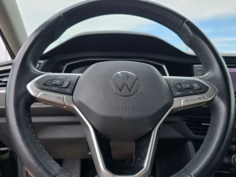 Used 2024 Volkswagen Jetta SE FWD image 17