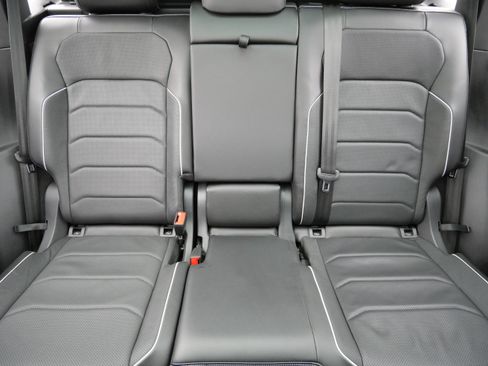 Certified 2022 Volkswagen Tiguan SEL R-Line AWD/4WD image 13