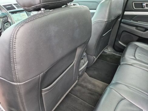 Used 2017 Ford Explorer XLT w/ Equipment Group 202A AWD/4WD image 18