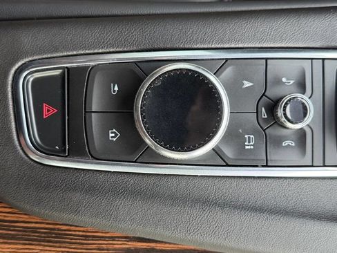 Used 2024 Cadillac Escalade ESV Luxury RWD image 30