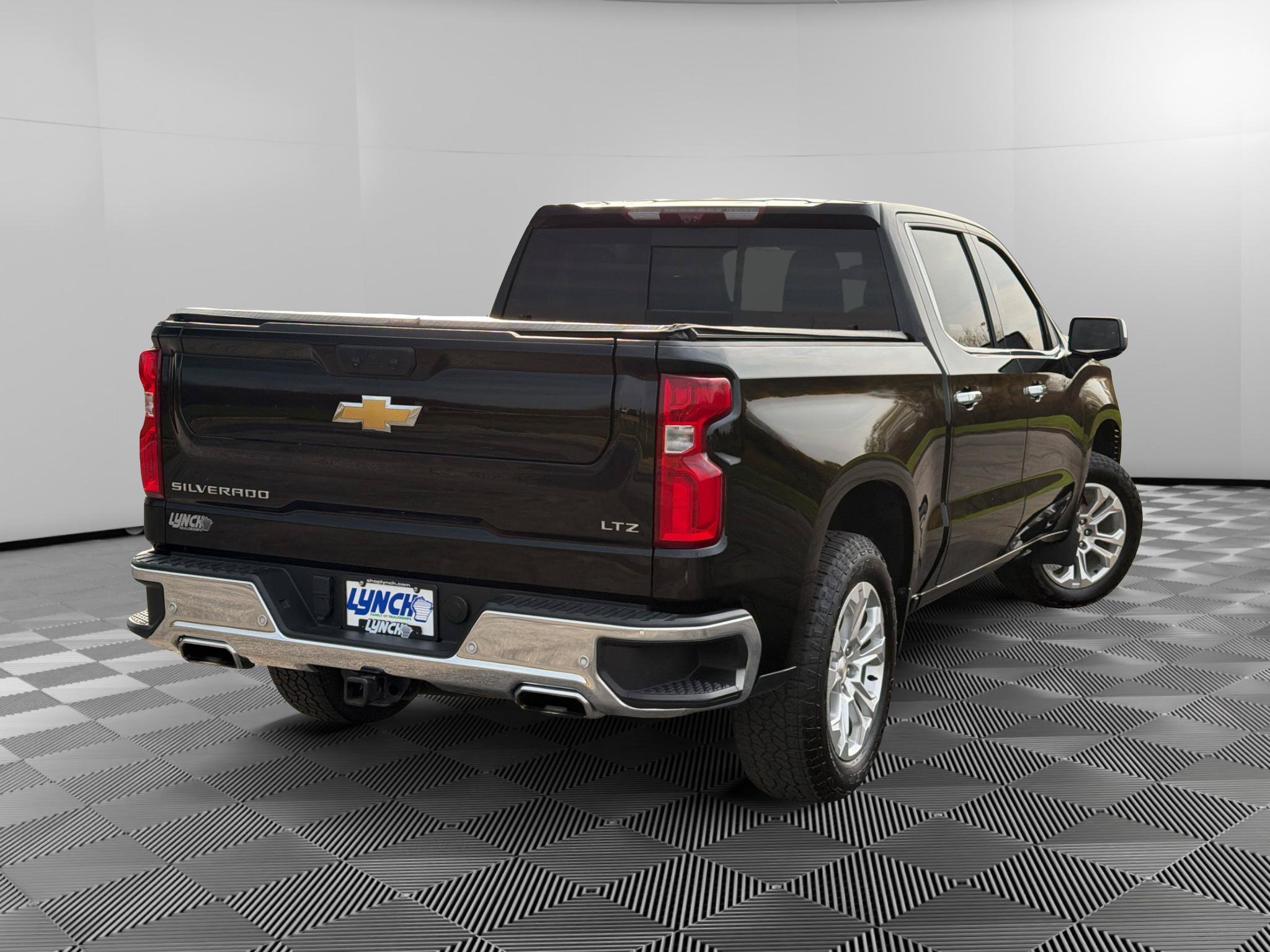 Used 2024 Chevrolet Silverado 1500 LTZ w/ LTZ Premium Package AWD/4WD image 4
