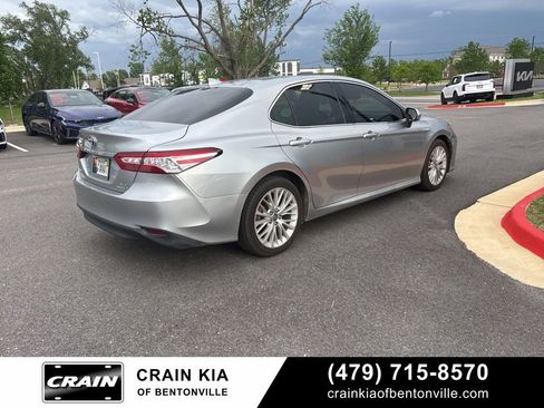 Used 2020 Toyota Camry XLE FWD image 5