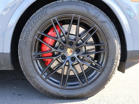 Used 2025 Porsche Cayenne S image 30