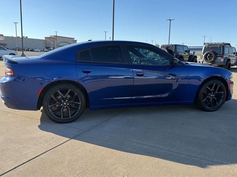 Used 2019 Dodge Charger SXT w/ Blacktop Package image 23