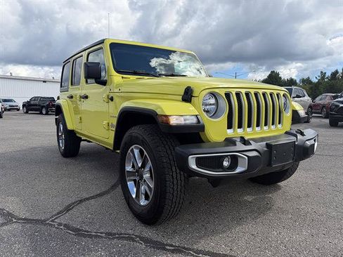 Used 2023 Jeep Wrangler Unlimited Sahara w/ Cold Weather Group AWD/4WD image 8