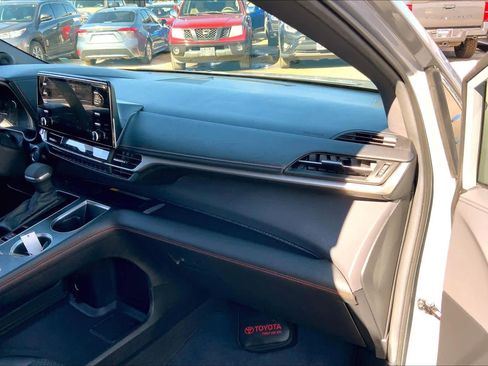 Used 2024 Toyota Sienna XSE image 18