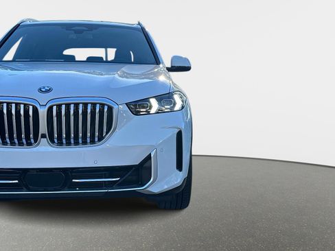 New 2026 BMW X5 xDrive50e w/ Premium Package image 9