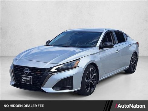 Used 2023 Nissan Altima 2.5 SR FWD image 1