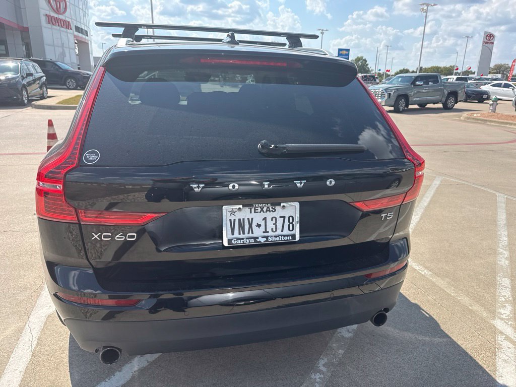 Used 2019 Volvo XC60 T5 Momentum w/ Premium Package FWD image 3