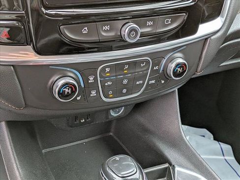 Used 2018 Chevrolet Traverse LT image 16