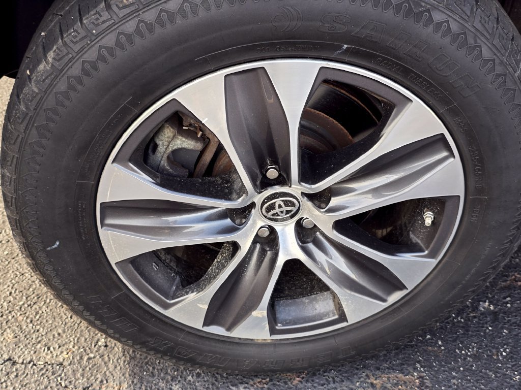 Certified 2021 Toyota Highlander XLE FWD image 10