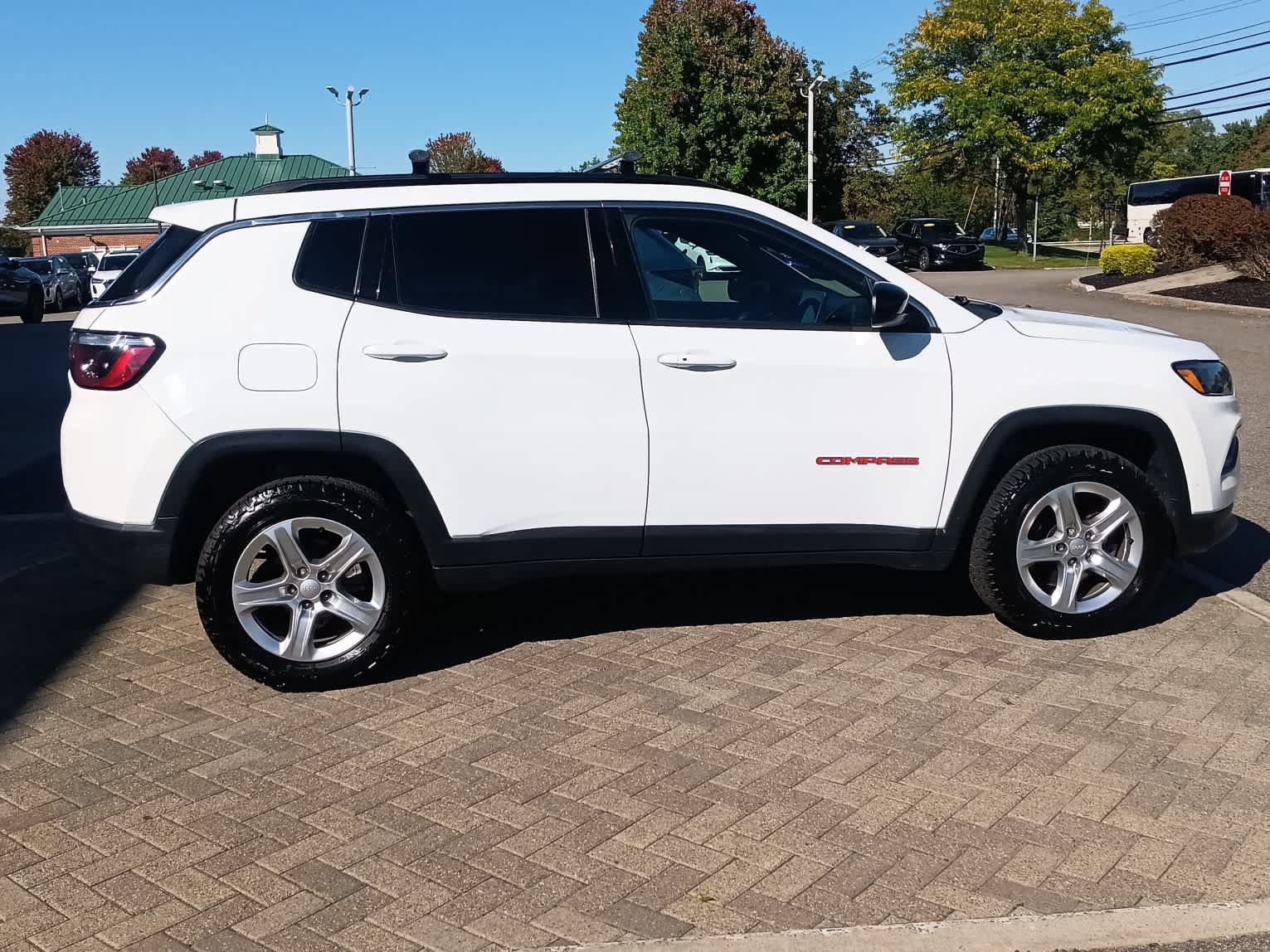 Used 2023 Jeep Compass Latitude AWD/4WD image 6