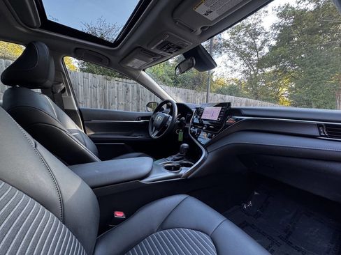 Used 2023 Toyota Camry SE image 15