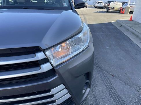 Used 2019 Toyota Highlander LE image 13