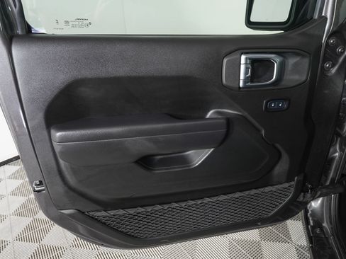 Used 2025 Jeep Wrangler Sport AWD/4WD image 12