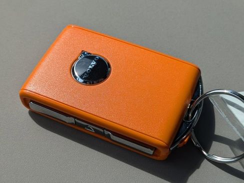 Certified 2025 Volvo XC90 B5 Core w/ Protection Package Premier image 38