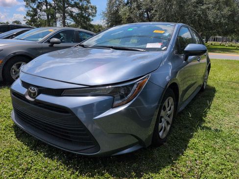 Used 2025 Toyota Corolla LE FWD image 5