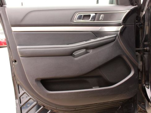 Used 2018 Ford Explorer XLT w/ Equipment Group 201A AWD/4WD image 16