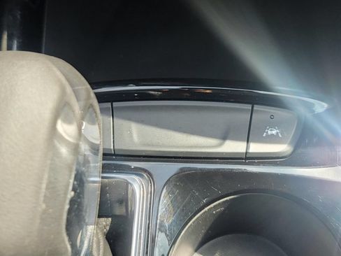 Used 2025 Chevrolet Trax LT FWD image 30