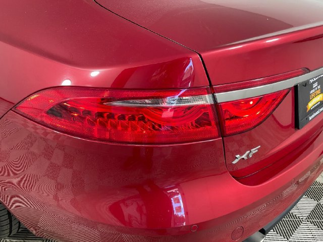 Used 2016 Jaguar XF Premium RWD image 20