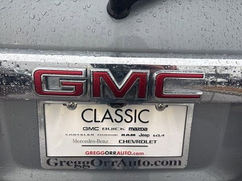 Used 2023 GMC Acadia SLT image 15