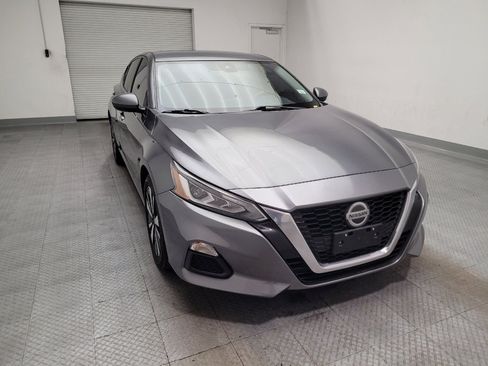 Used 2022 Nissan Altima 2.5 SV FWD image 14