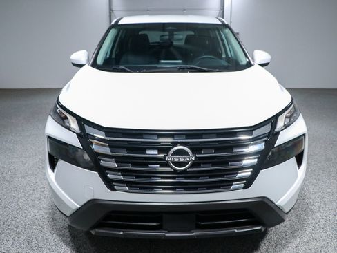 Used 2024 Nissan Rogue SV FWD image 4