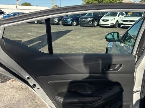 Used 2024 Nissan Altima 2.5 SV image 16