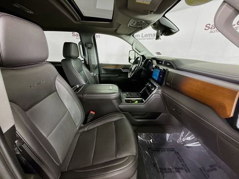Used 2024 GMC Sierra 3500 Denali w/ Denali Reserve Package image 32