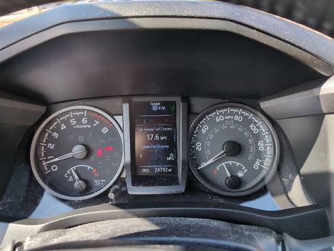 Used 2021 Toyota Tacoma TRD Off-Road w/ Technology Package image 14