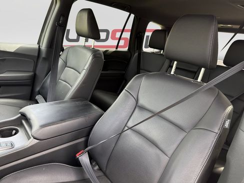 Used 2025 Honda Passport EX-L image 11