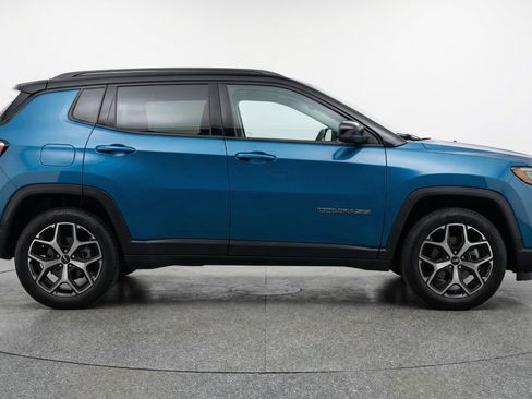 Used 2025 Jeep Compass Limited image 11