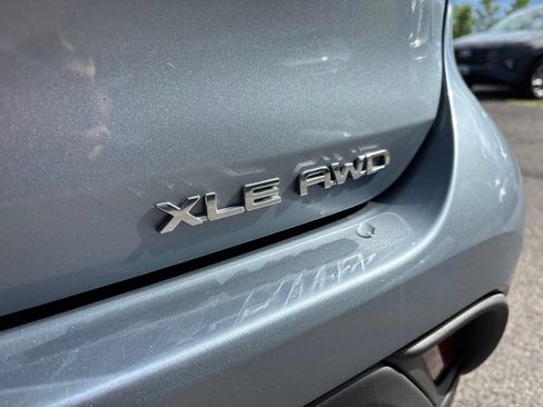 Used 2024 Toyota Highlander XLE AWD/4WD image 8