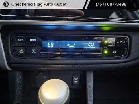Used 2019 Toyota Corolla LE image 17