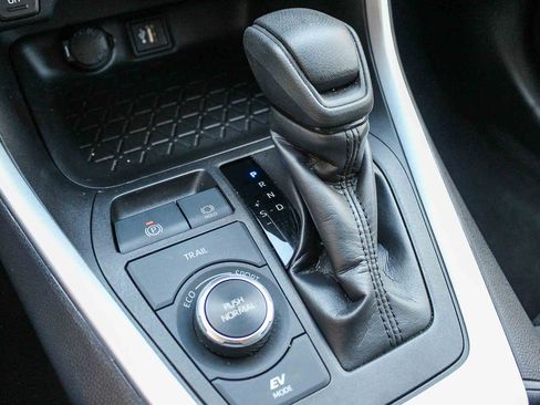 Used 2024 Toyota RAV4 XLE image 28