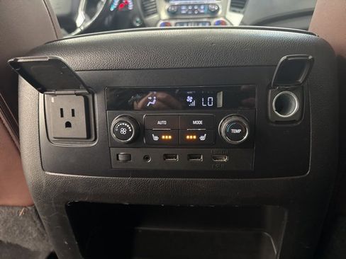 Used 2019 Chevrolet Suburban Premier w/ Premier Plus Edition image 28