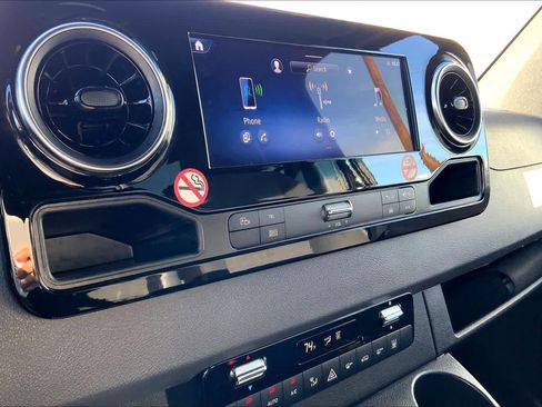 Used 2025 Mercedes-Benz Sprinter 2500 image 34