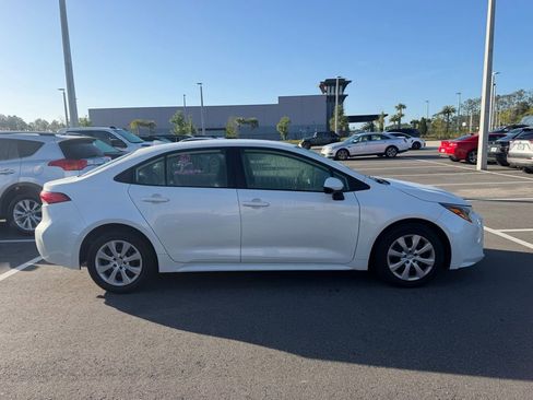 Used 2020 Toyota Corolla LE image 2