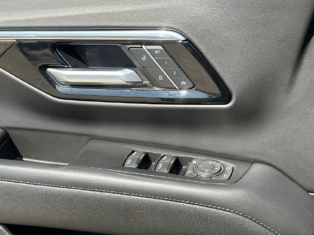 Used 2025 Chevrolet Tahoe High Country AWD/4WD image 25