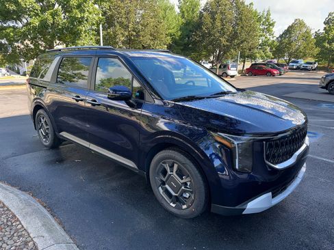 New 2026 Kia Carnival EX image 3