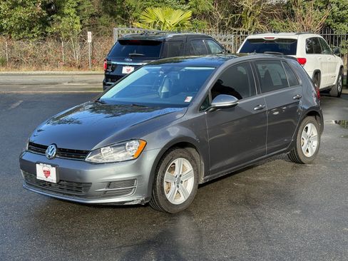 Used 2017 Volkswagen Golf Wolfsburg Edition image 3