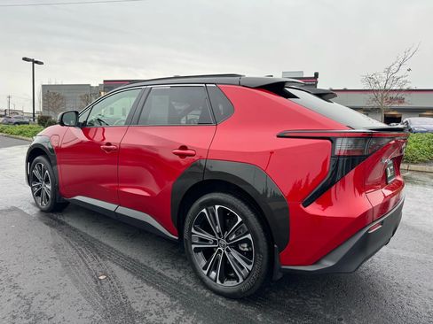 Used 2023 Toyota bZ4X AWD image 7