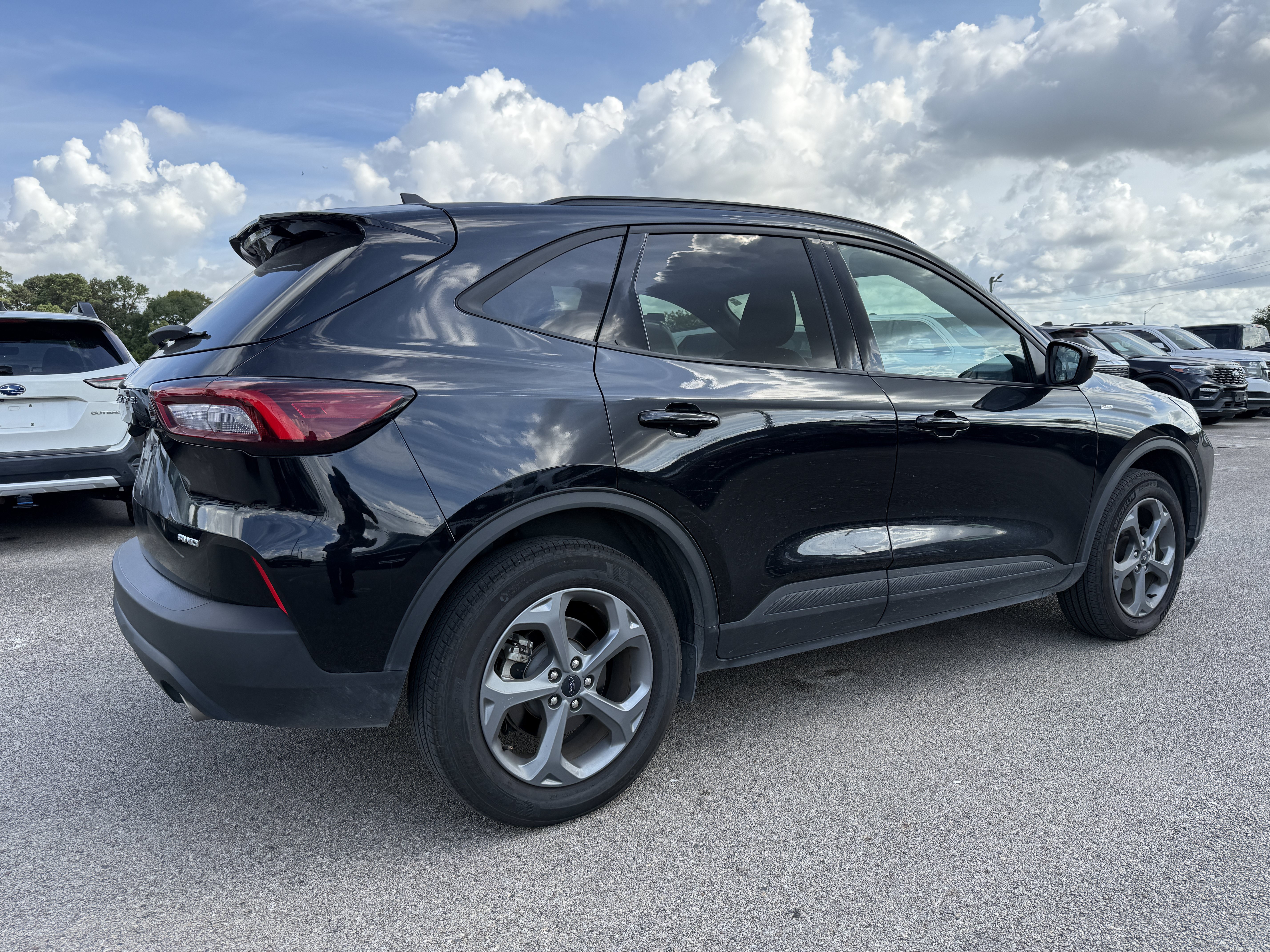Used 2025 Ford Escape ST-Line Select AWD/4WD image 2