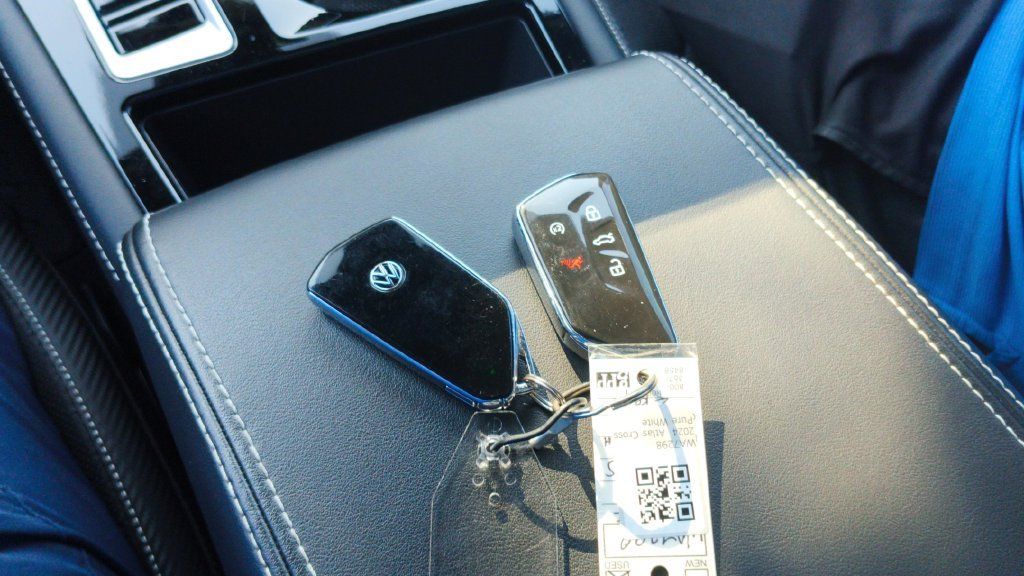 Used 2024 Volkswagen Atlas Cross Sport SE w/ Panoramic Sunroof Package FWD image 25