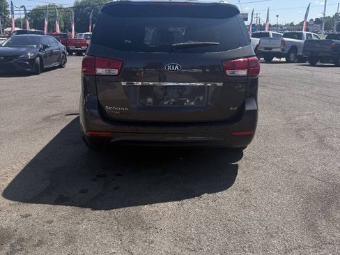 Used 2017 Kia Sedona EX FWD image 17